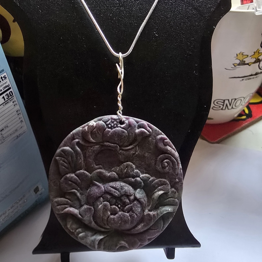 Elegant Floral Pendant Necklace